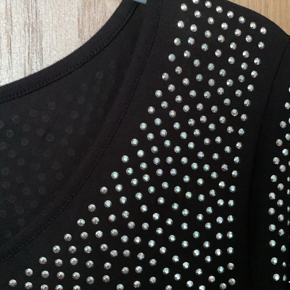 Short sleeve dressy t-shirt with studs - Picture 2 of 4